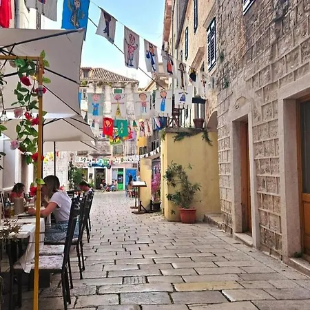 Ivana Sibenik, Brodarica (Sibenik-Knin)