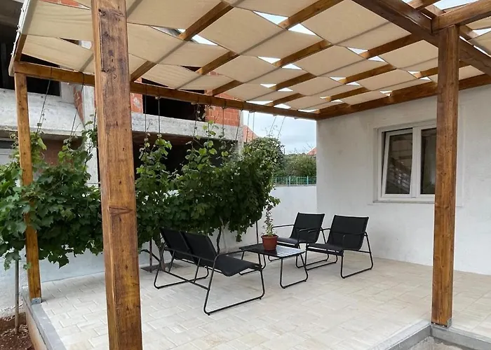 Ivana Sibenik, Brodarica (Sibenik-Knin)