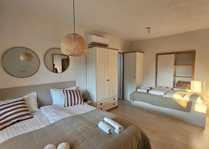 Ivana Sibenik, Brodarica (Sibenik-Knin)